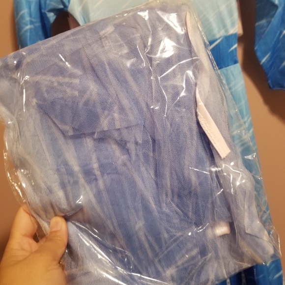 Elsa outfit size 100 - Picture 2 of 2